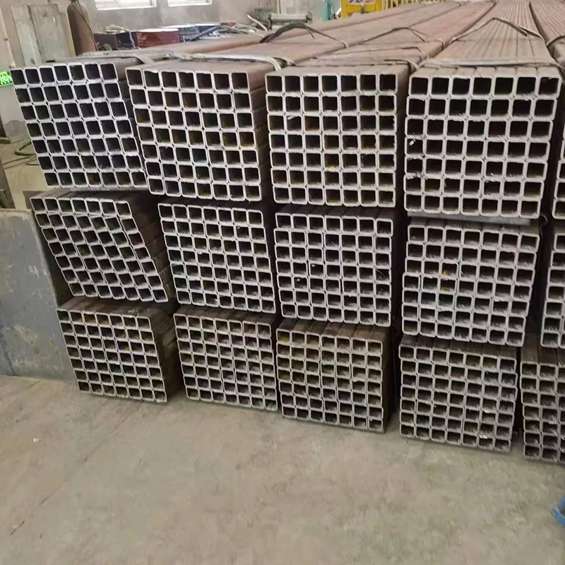 அடர்த்தியான கருப்பு செவ்வக குழாய்